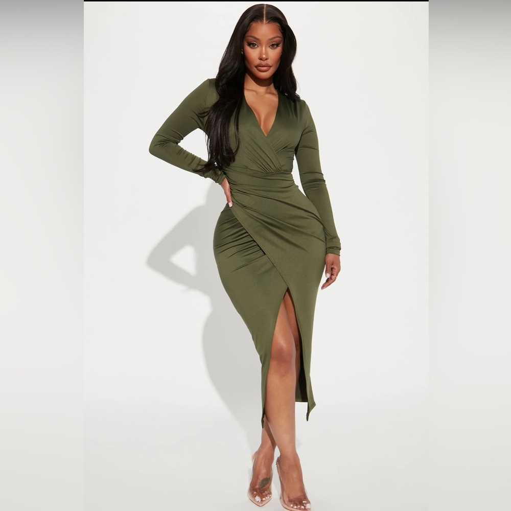 Eyes on me ruched midi dress
